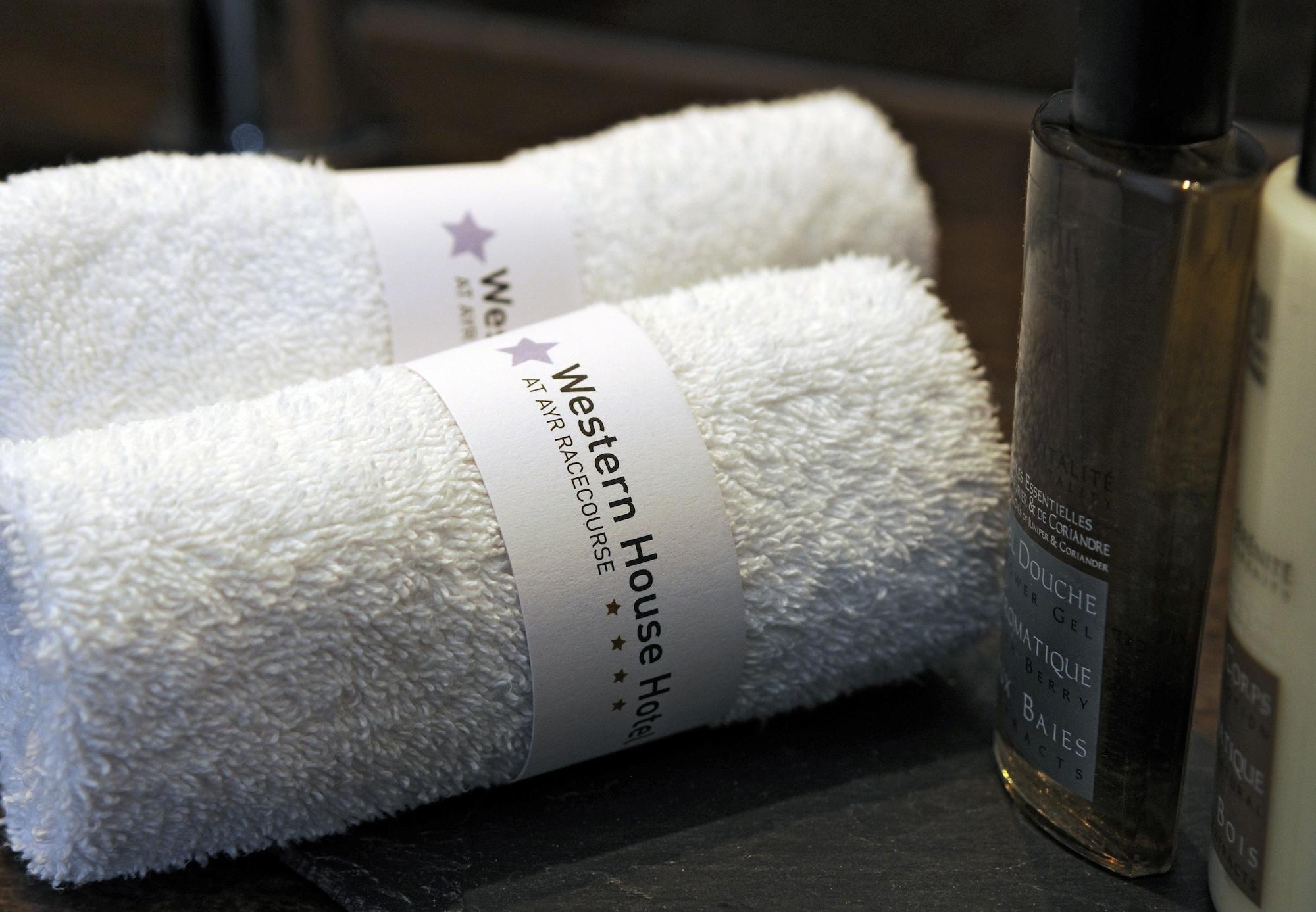 Western House Hotel At Ayr Racecourse Bagian luar foto