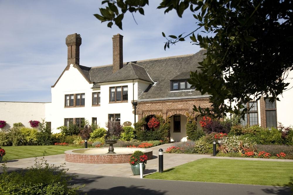 Western House Hotel At Ayr Racecourse Bagian luar foto