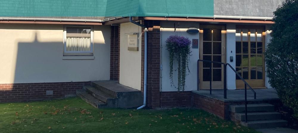Western House Hotel At Ayr Racecourse Bagian luar foto
