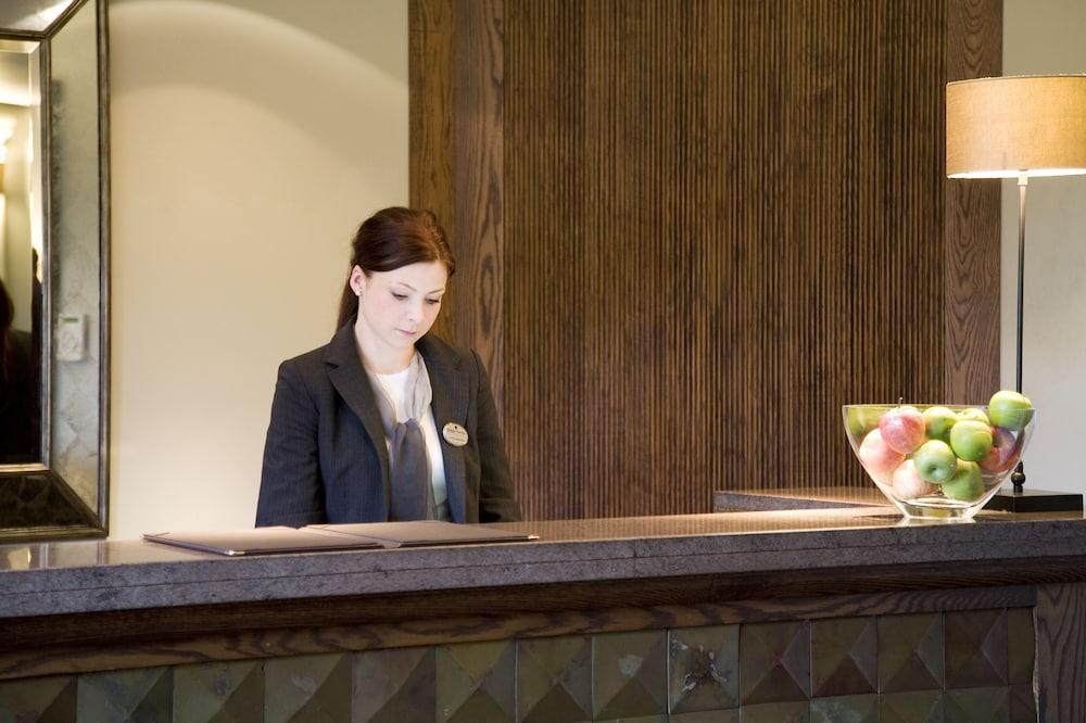 Western House Hotel At Ayr Racecourse Bagian luar foto